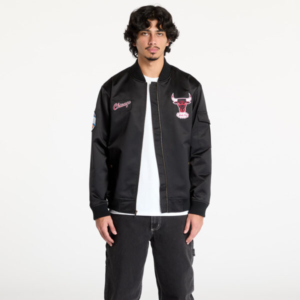 Kabát Mitchell & Ness NBA Team Leader Satin Vintage Logo Bulls Bomber Black M-alacsony-ár