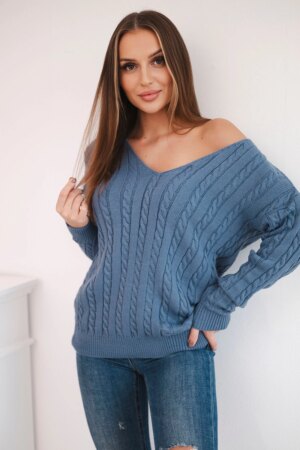 Knitted sweater with V-neck jeans