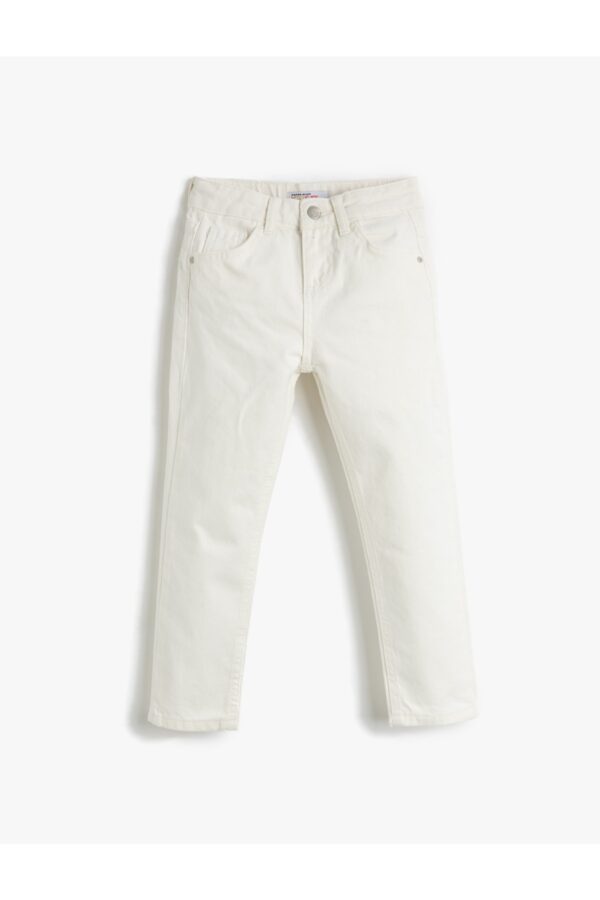 Koton Jeans with a comfortable fit are Pockets. Cotton - Mom Jeans with an Adjustable Elastic Waist.