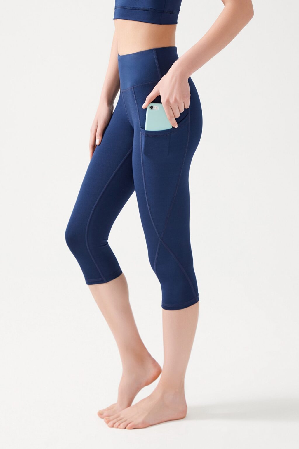 LOS OJOS női tengerészkék magas derékkompressziós dupla zseb térd felett Capri leggings Capri