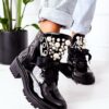 Lacquered warm workers with black pearls Pearl