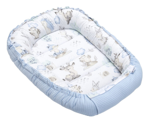 Medi Partners Baby cocoon/nest – Waffle – Deer and Hedgehog + Light blue Waffle