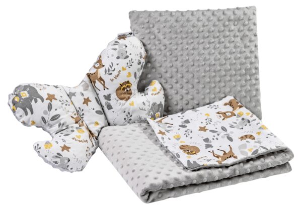 Medi Partners Set of a quilt with a pillow for a stroller
