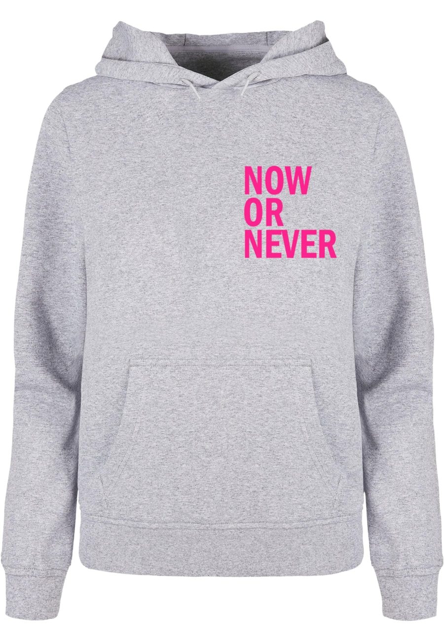 Merchcode Tréning póló 'Now Or Never'  szürke / sötét-rózsaszín-Ár