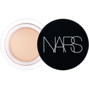 NARS SOFT MATTE Complete Concealer mattító korrektor a teljes fedésre árnyalat CRÈME BRULEE 6 g-Ár