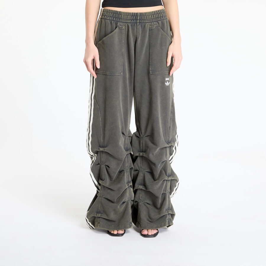 Nadrágok adidas x Avavav Pleated Track Pant Dark Grey/ Carbon S-alacsony-ár