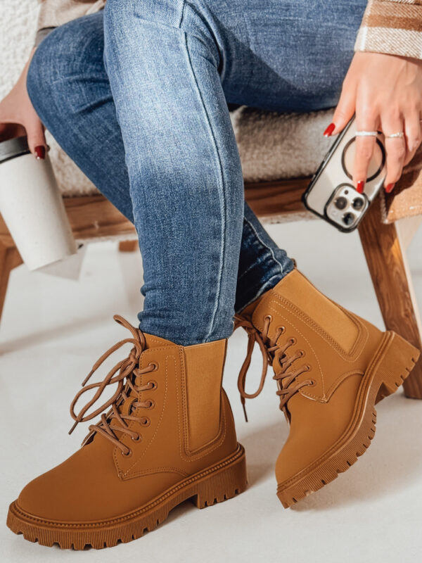 Női GRIPWAY camel csizma Dstreet