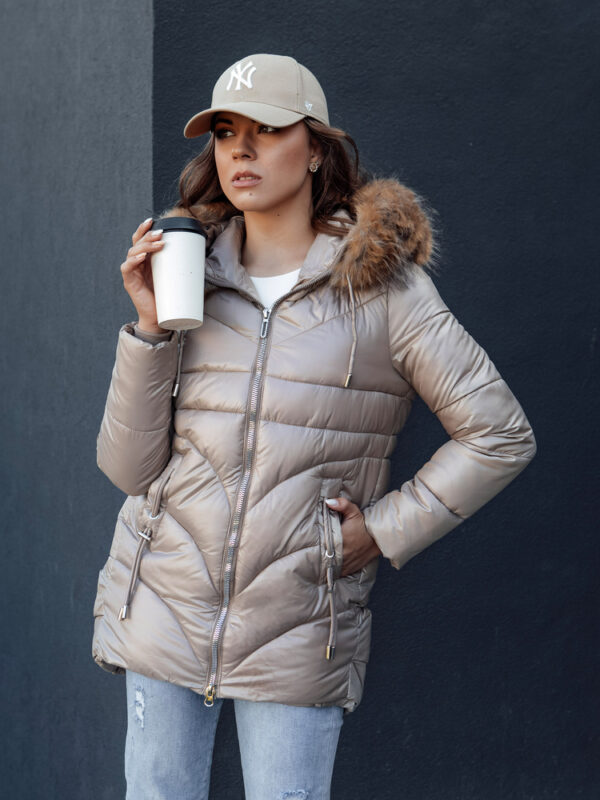 Női WINTERCHIC kapucnis télikabát camel Dstreet