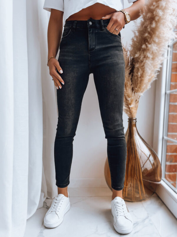 Női farmer csőnadrág BEAUTY ESSENTIALS Szín Fekete DSTREET