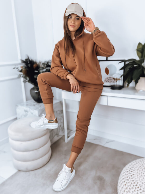 Női melegítő szett AMILIA PREMIUM camel színben Dstreet