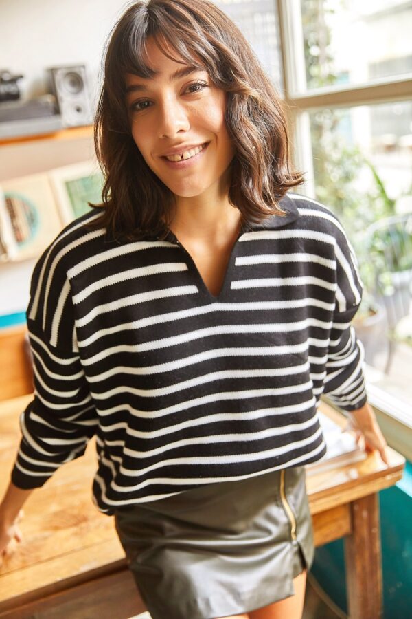 Olalook Women's Black Polo Collar Striped Thick Knitwear Sweater