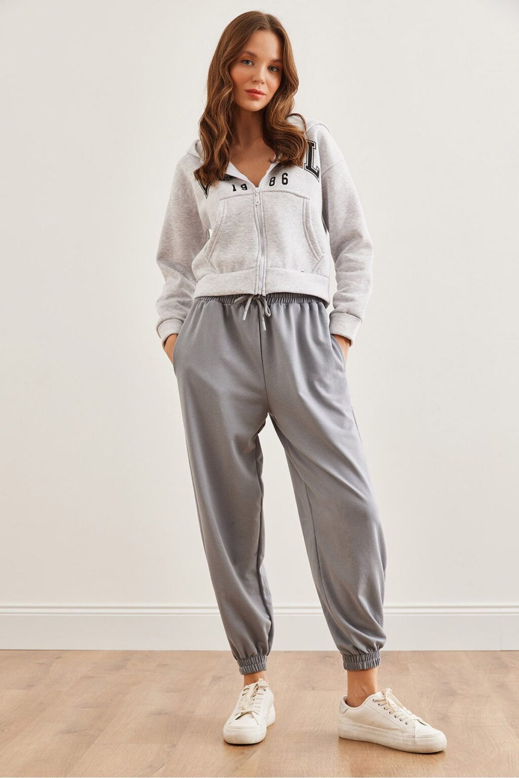Olalook Women's Dolphin Gray Pocketed Waist Tied Casual Jogger Sweatpants ESF-00000074