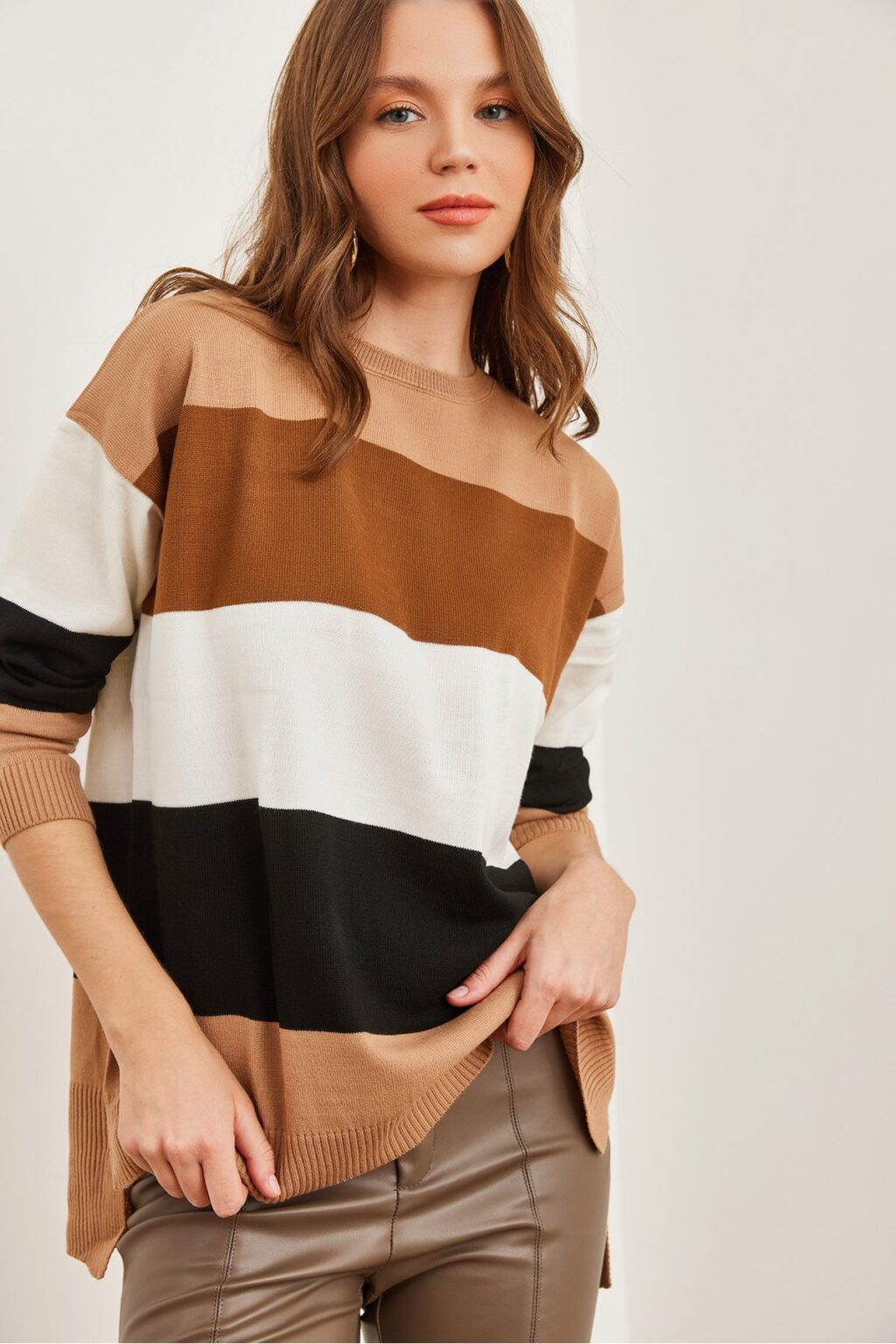 Olalook Women's Tan Thick Color Block Knitwear Sweater