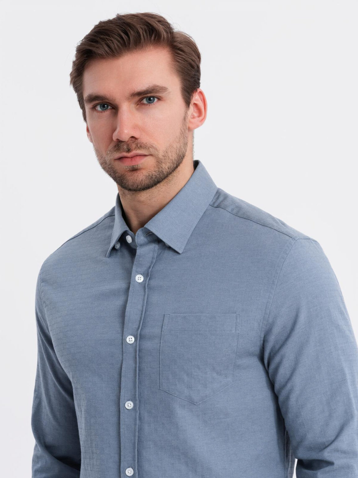 Ombre Men's SLIM FIT shirt in decorative fabric with pocket - blue OM-SHCS