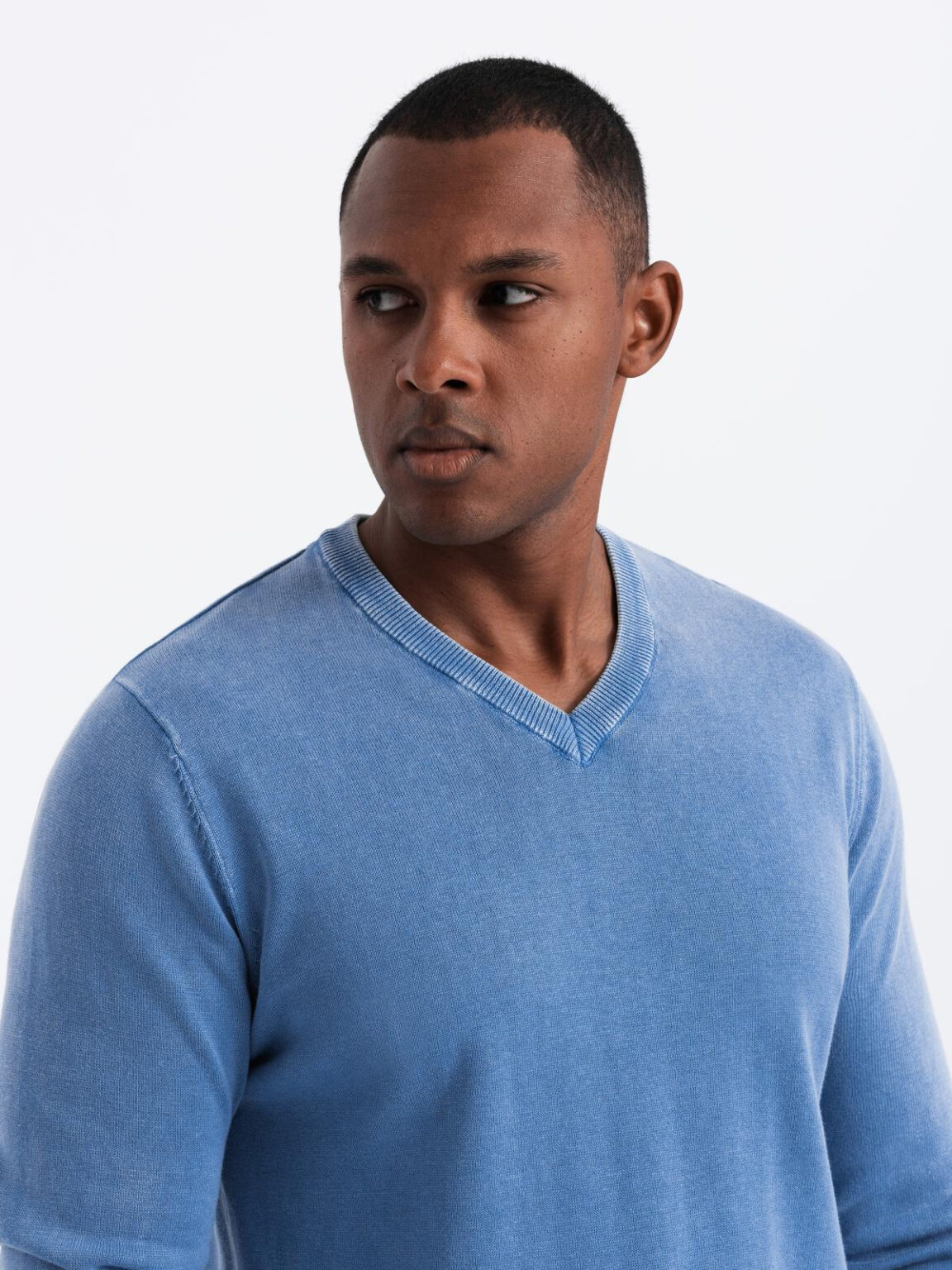 Ombre Men's wash sweater with v-neck - blue