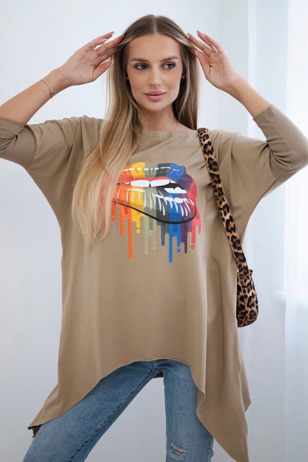 Oversize blouse with rainbow camel print Oversize blouse with rainbow camel print