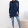 Oversize sweatshirt with asymmetrical hips jeans