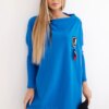 Oversize sweatshirt with asymmetrical hips jeans