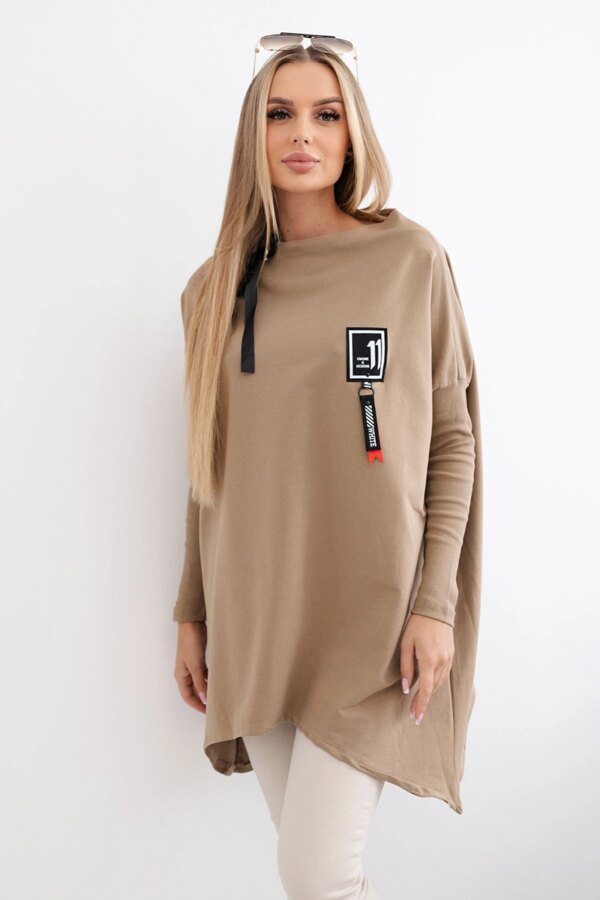 Oversize sweatshirt with camel asymmetrical sides