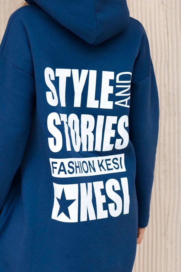 Padded sweatshirt with a long back and a hood in navy blue