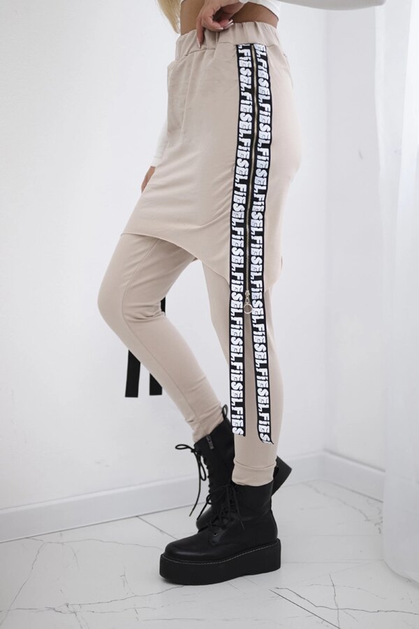 Pants/suit with beige selfie lettering