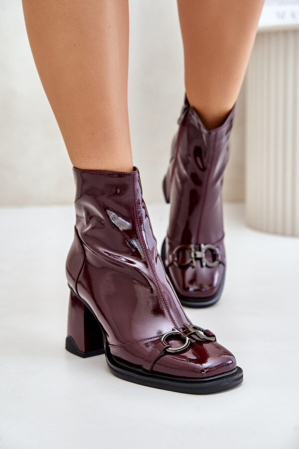 Patent leather ankle boots with heel lined with D&A burgundy decoration