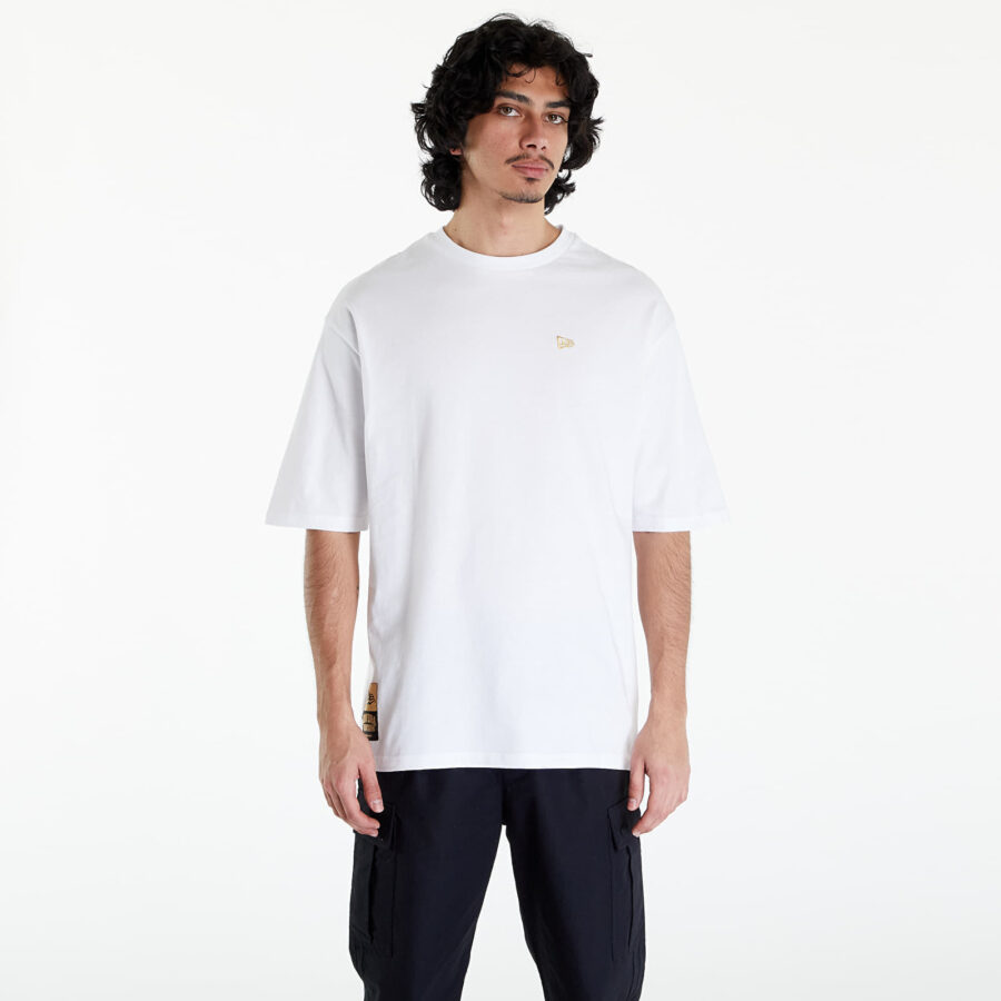 Póló New Era Sticker OS Tee UNISEX White/ Metallic Gold M-alacsony-ár