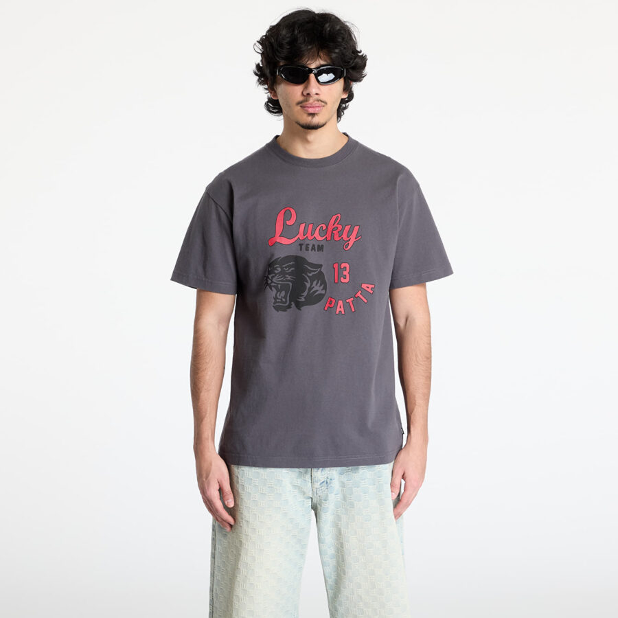 Póló Patta Lucky Team T-Shirt UNISEX Forged Iron XS-alacsony-ár