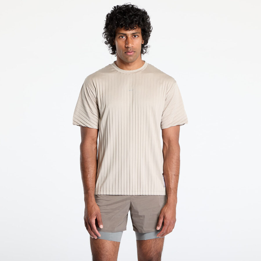 Póló Satisfy AuraLite Pleated T-Shirt UNISEX Mineral Dune S-alacsony-ár