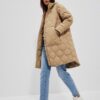 Quilted jacket with hood and pockets