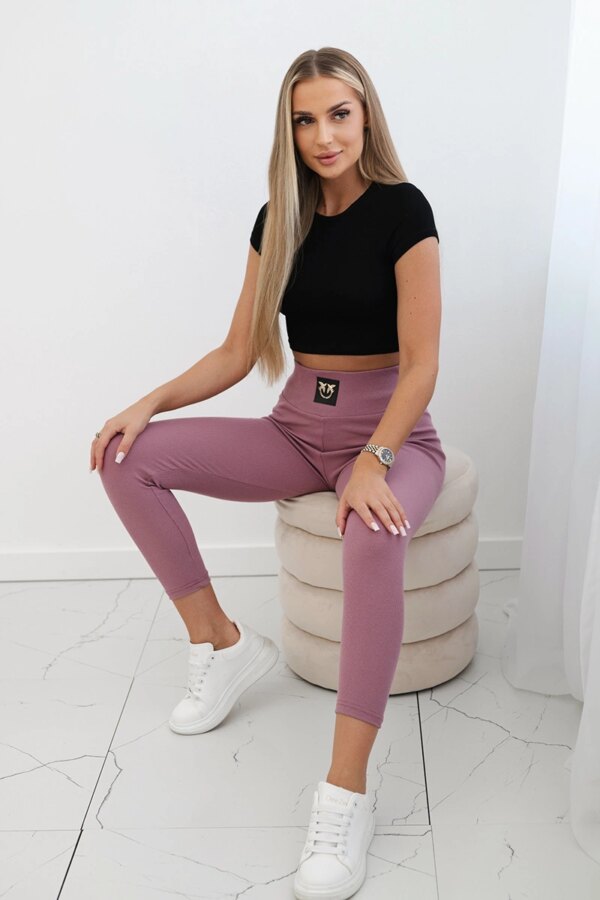 Ribbed leggings with a high waist in dark pink color