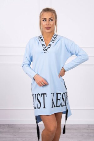 Ruha kapucnival és kék nyomtatással
