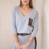 Set with a panther motif in gray color