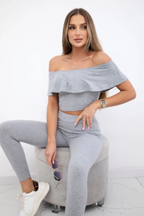 Set with a ruffle in gray color