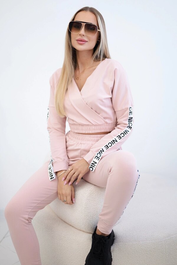 Set with decorative stripes in dark powder pink