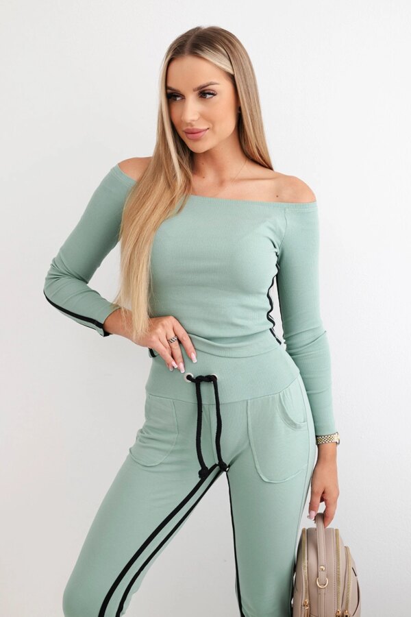 Set with double stripe of dark mint
