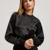 Shirt with fluffy sleeves