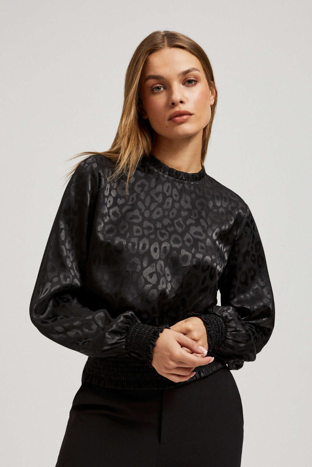 Shirt with fluffy sleeves