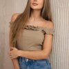 Shoulderless blouse with camel ruffles