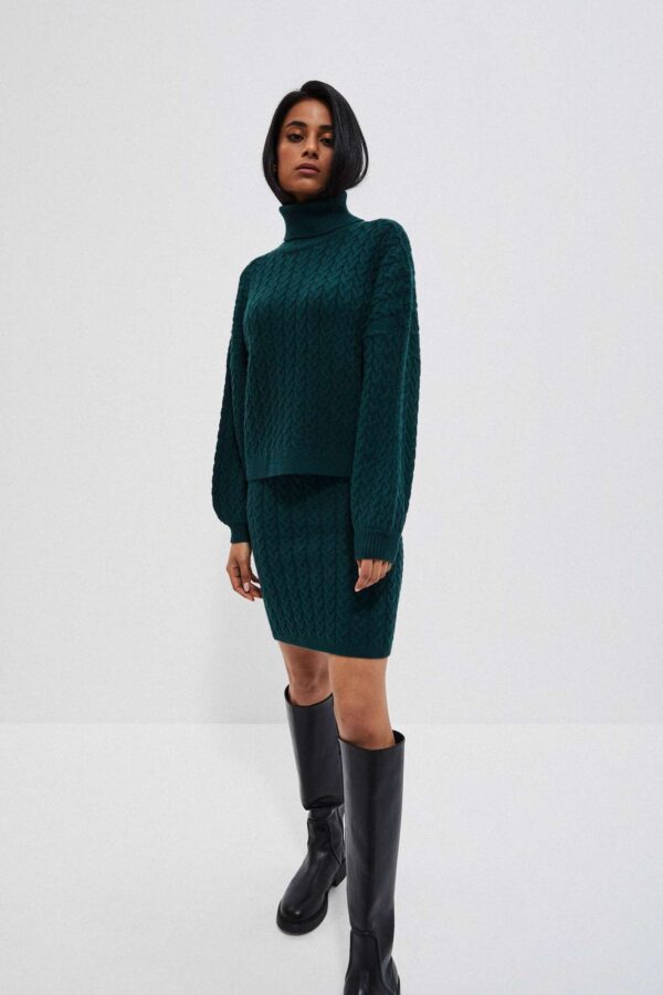 Skirt knitted with a cable