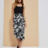Skirt with a floral print