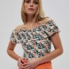 Sleeveless blouse with ruffles