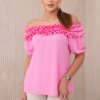 Spanish blouse with a small ruffle of light pink color