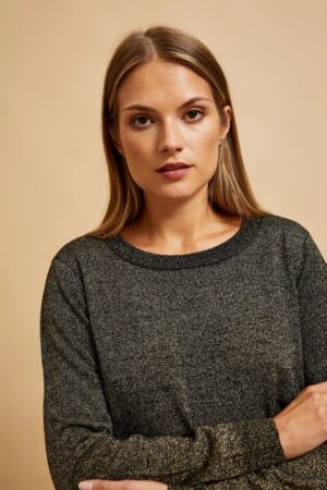 Sweater with metallic thread Sweater with metallic thread