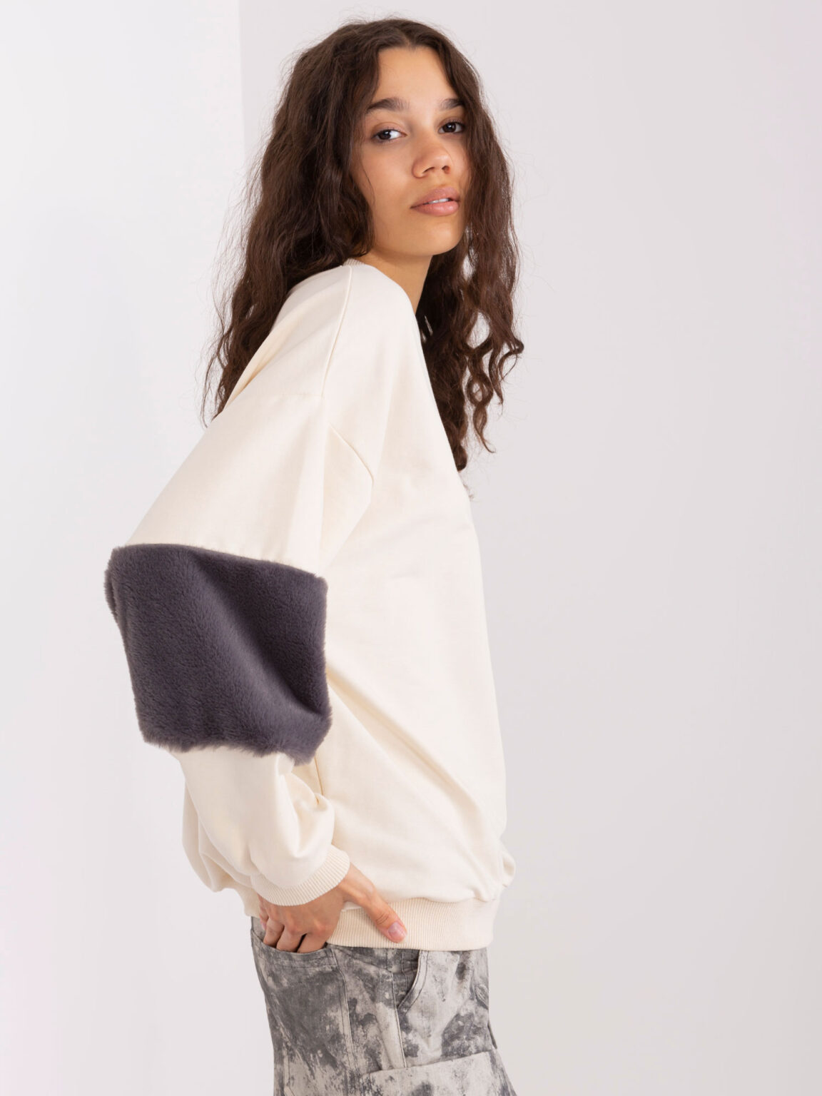 Sweatshirt-FA-BL-8903.26-light beige