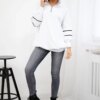 Sweatshirt with zipper and pockets white