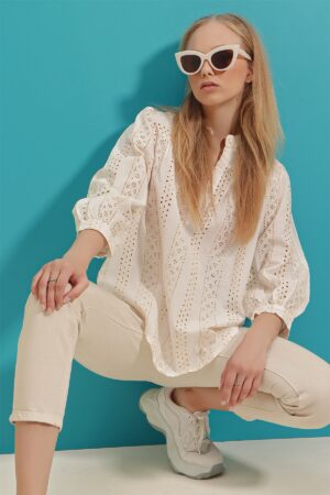 Trend Alaçatı Stili Women's Ecru Judge Collar Scalloped And Embroidered Linen Woven Blouse Trend Alaçatı Stili Women's Ecru Judge Collar Scalloped And Embroidered Linen Woven Blouse