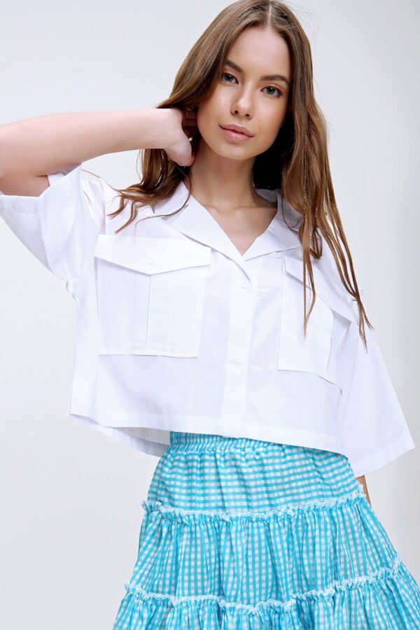Trend Alaçatı Stili Women's White Envelope Pocket Crop Poplin Shirt