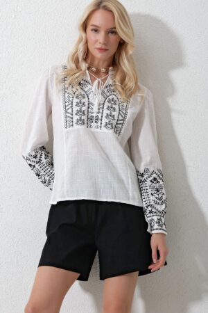 Trend Alaçatı Stili Women's White Judge Collar Tassel Detailed Flamed Linen Blouse Trend Alaçatı Stili Women's White Judge Collar Tassel Detailed Flamed Linen Blouse