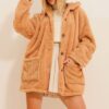 Trend Alaçatı Stili női teve dupla zsebes gombos elülső oversize béleletlen plüsskabát